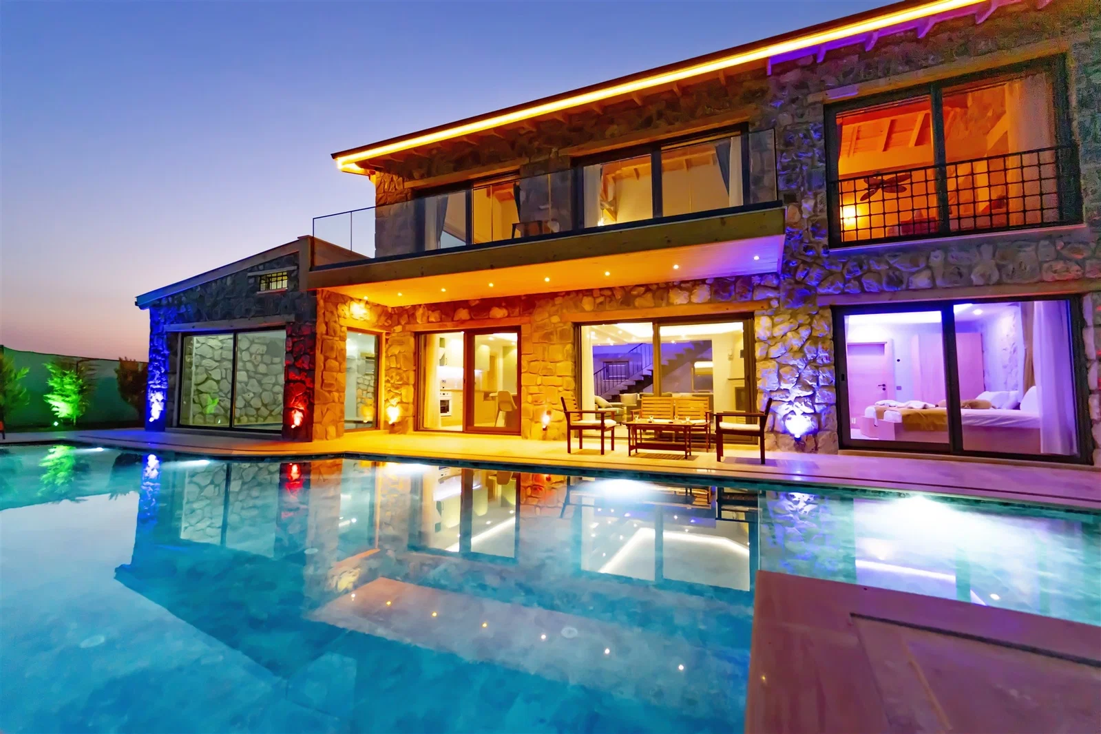Fethiye’de Korunaklı, Isıtmalı Havuzlu, 3 Yatak Odalı, Kiralık Villa