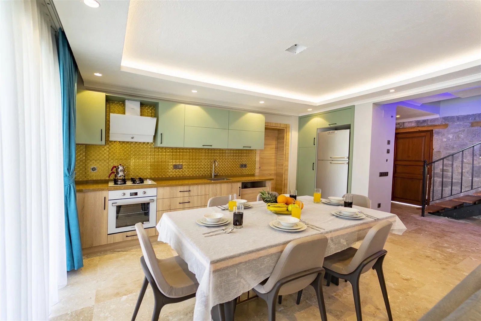 Fethiye’de Korunaklı, Isıtmalı Havuzlu, 3 Yatak Odalı, Kiralık Villa