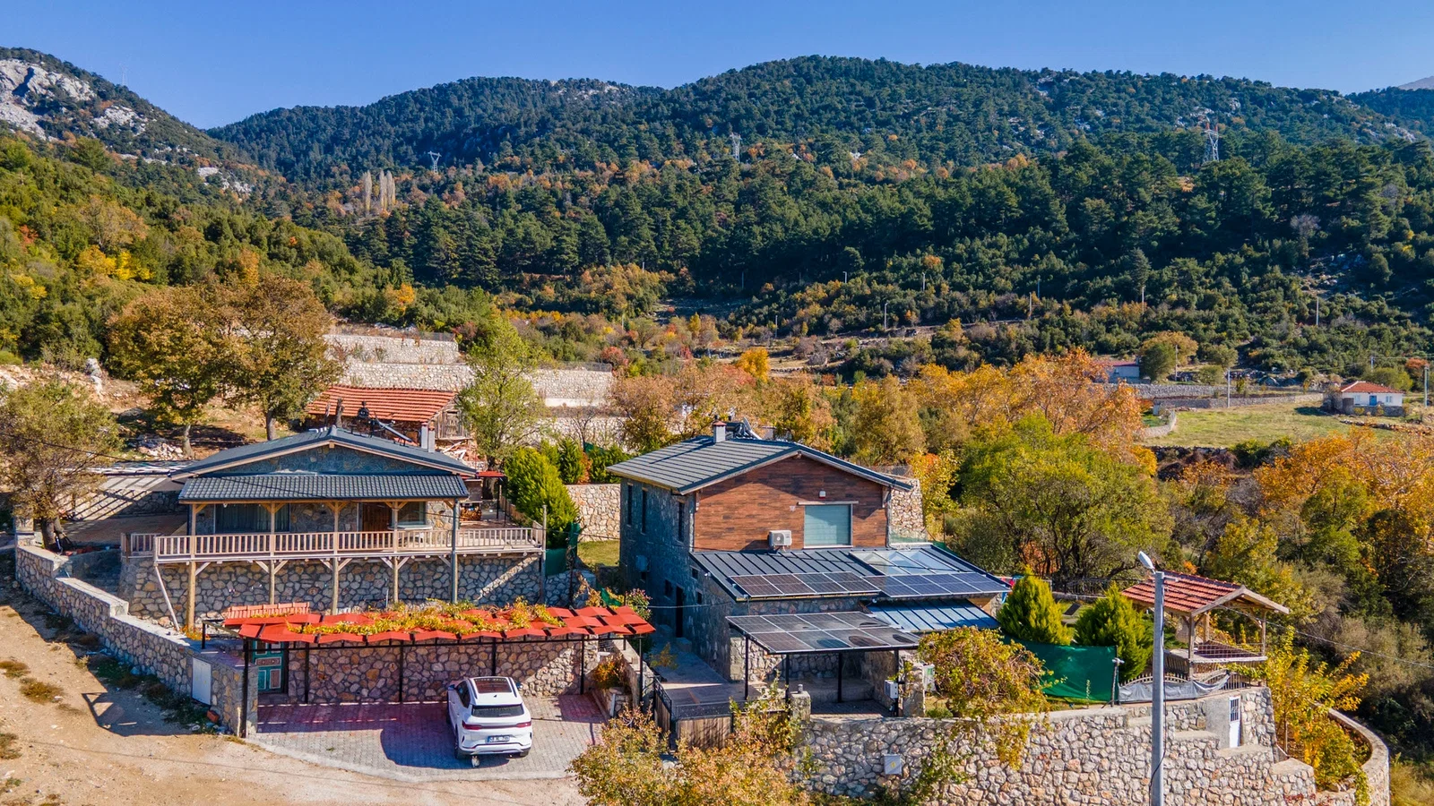 Fethiye’de Korunaklı, Isıtmalı Havuzlu, 3 Yatak Odalı, Kiralık Villa
