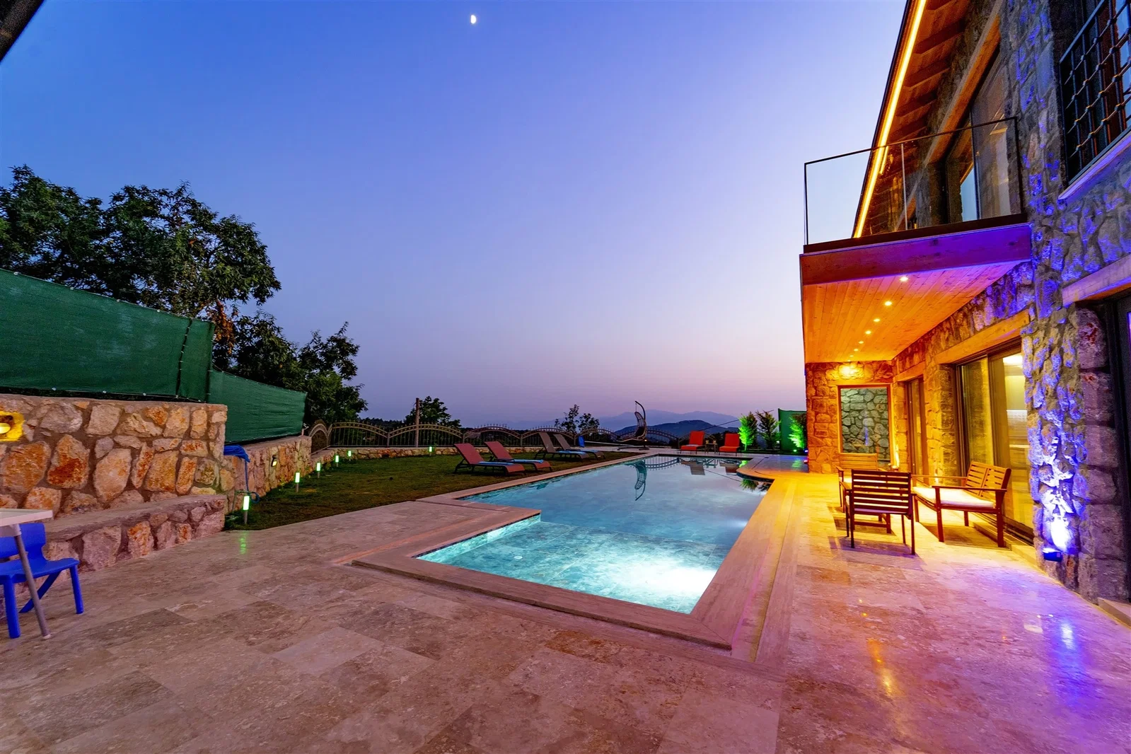 Fethiye’de Korunaklı, Isıtmalı Havuzlu, 3 Yatak Odalı, Kiralık Villa