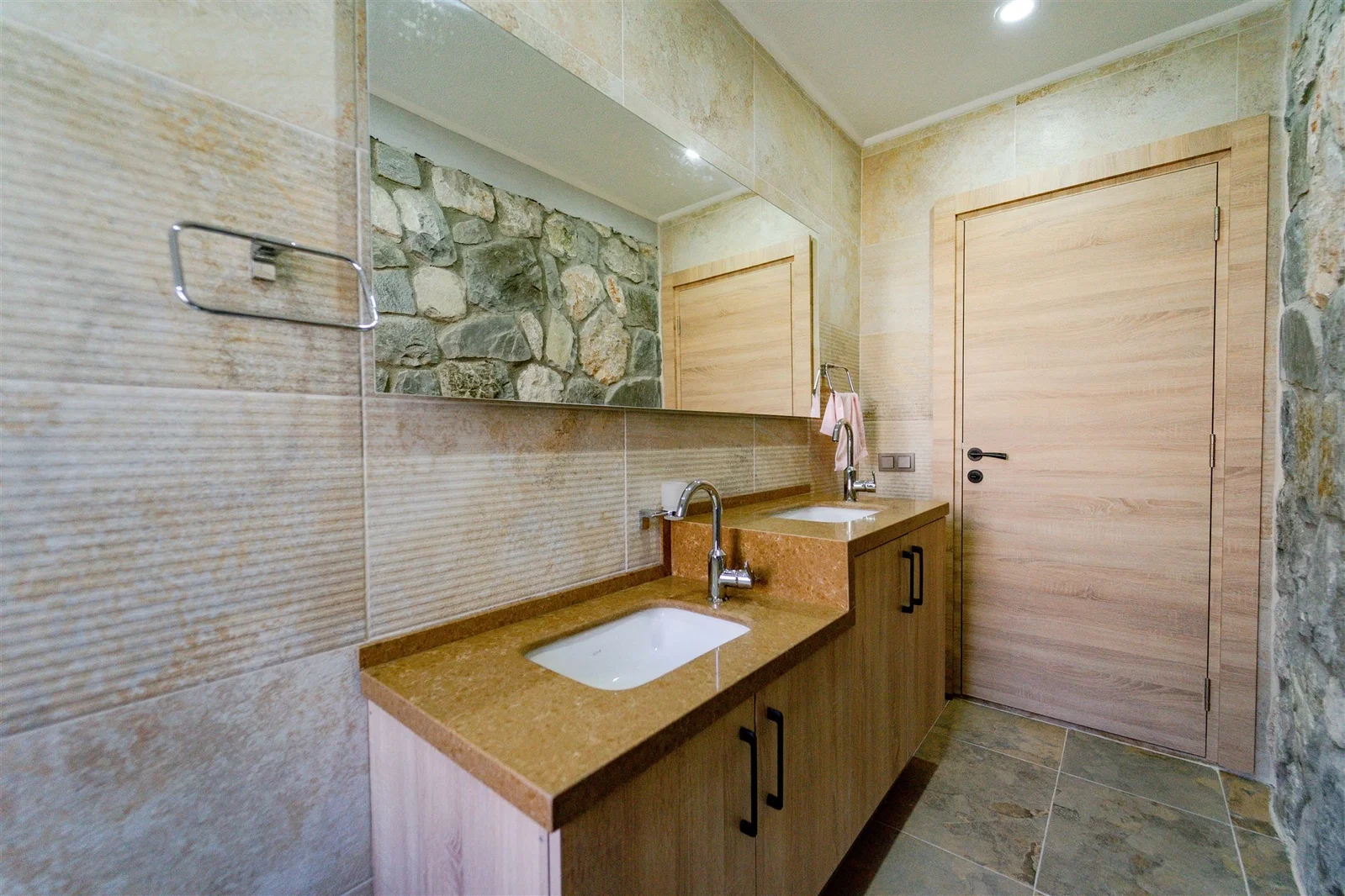Fethiye’de Korunaklı, Isıtmalı Havuzlu, 3 Yatak Odalı, Kiralık Villa