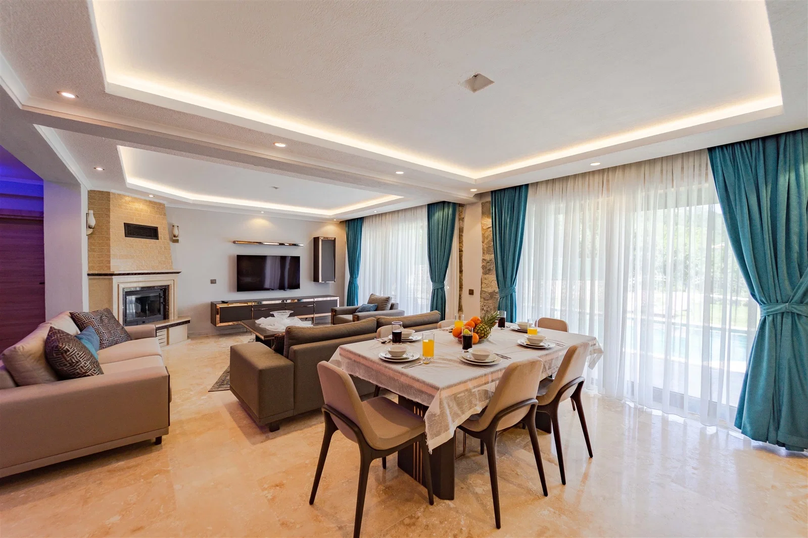 Fethiye’de Korunaklı, Isıtmalı Havuzlu, 3 Yatak Odalı, Kiralık Villa