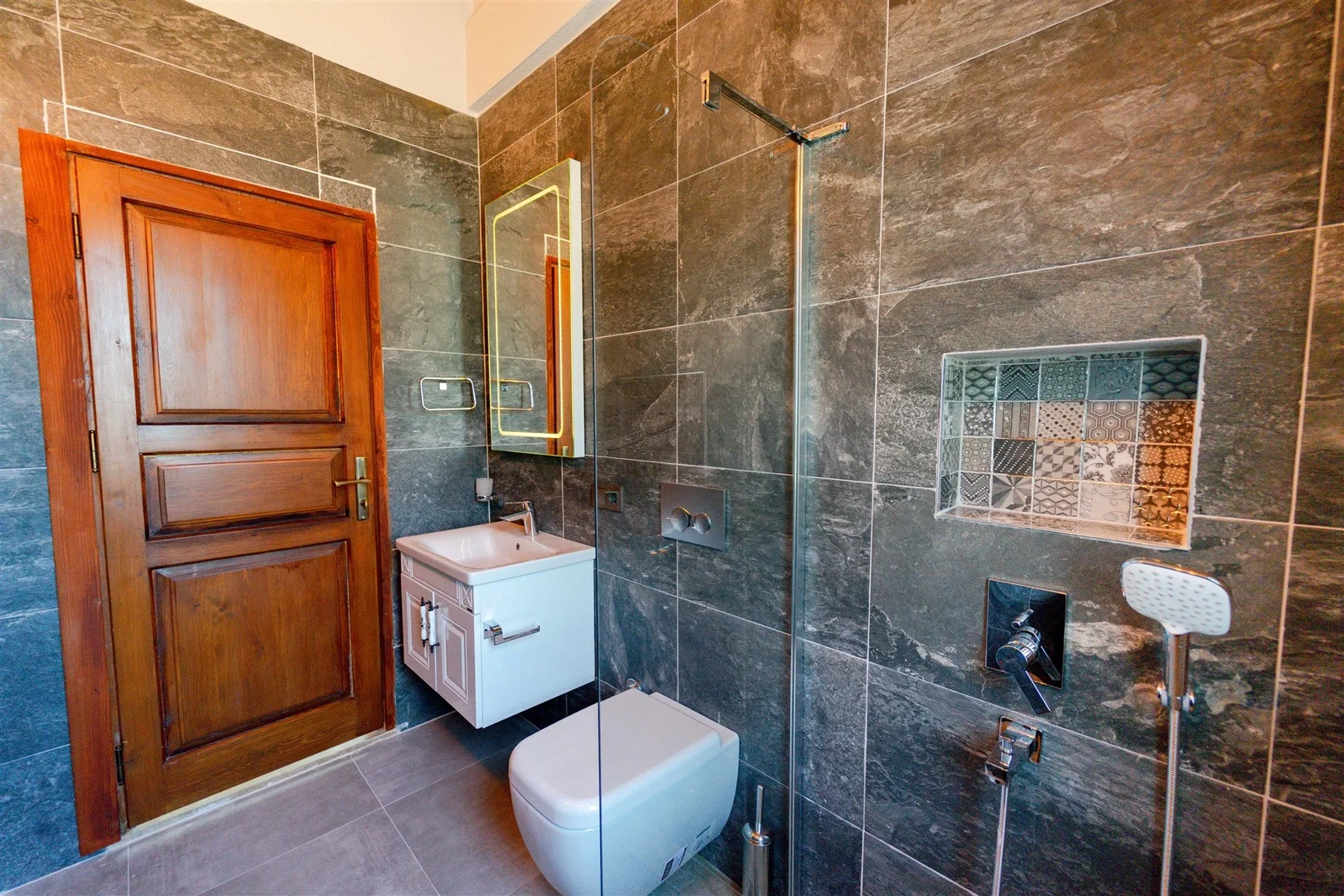 Fethiye’de Korunaklı, Isıtmalı Havuzlu, 3 Yatak Odalı, Kiralık Villa