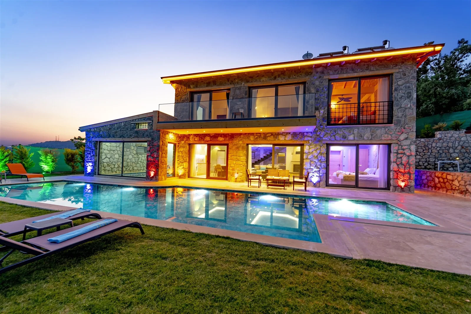 Fethiye’de Korunaklı, Isıtmalı Havuzlu, 3 Yatak Odalı, Kiralık Villa