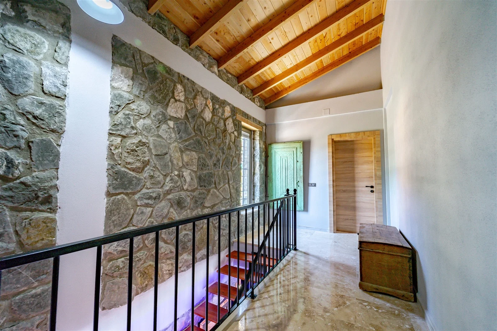Fethiye’de Korunaklı, Isıtmalı Havuzlu, 3 Yatak Odalı, Kiralık Villa