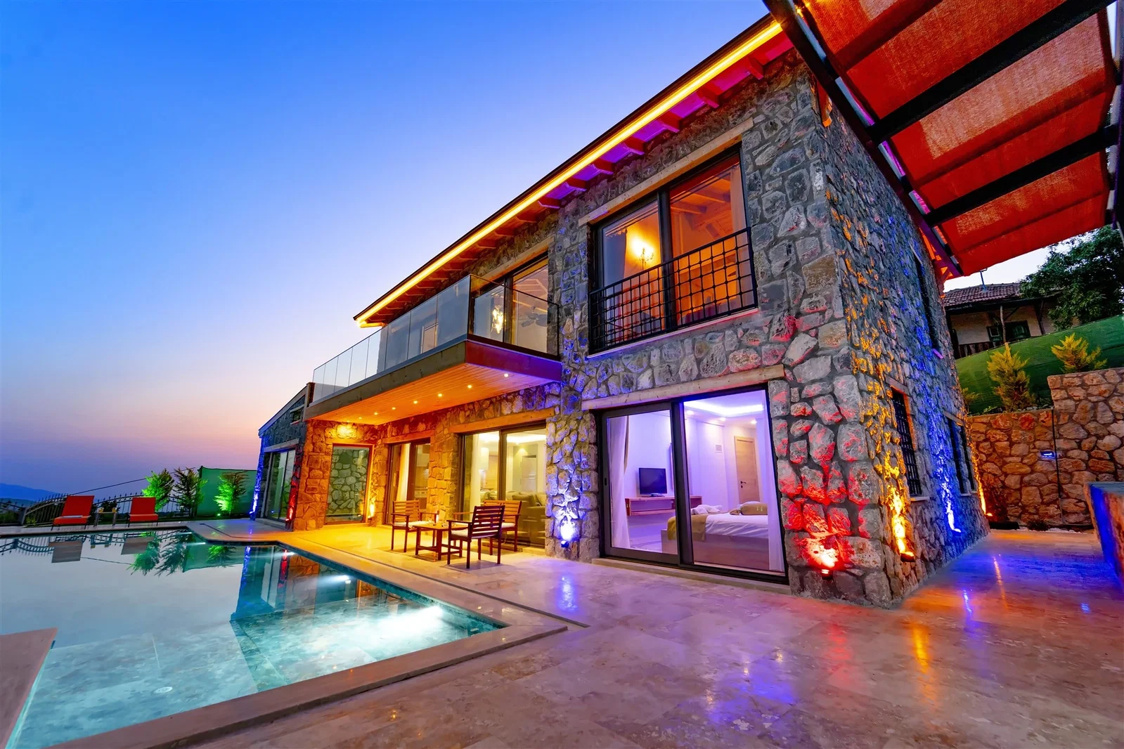 Fethiye’de Korunaklı, Isıtmalı Havuzlu, 3 Yatak Odalı, Kiralık Villa