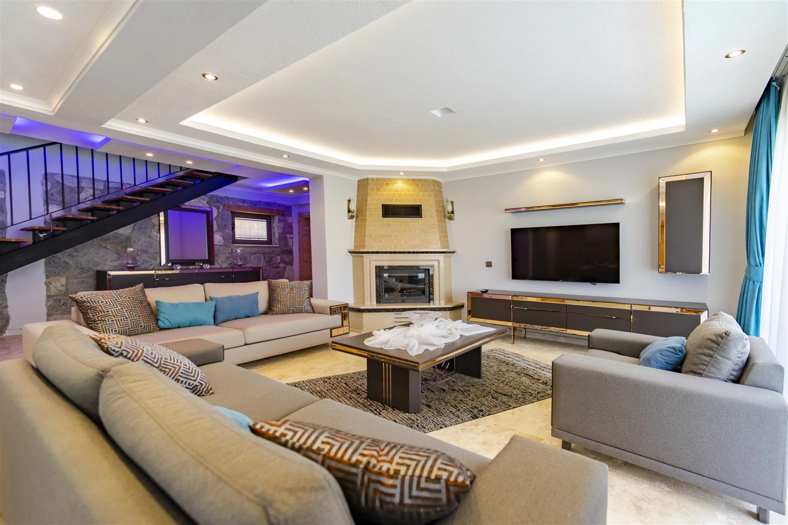 Fethiye’de Korunaklı, Isıtmalı Havuzlu, 3 Yatak Odalı, Kiralık Villa