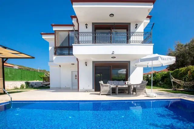 Kaş’ta deniz manzaralı kiralık villa, fotoğraf 2