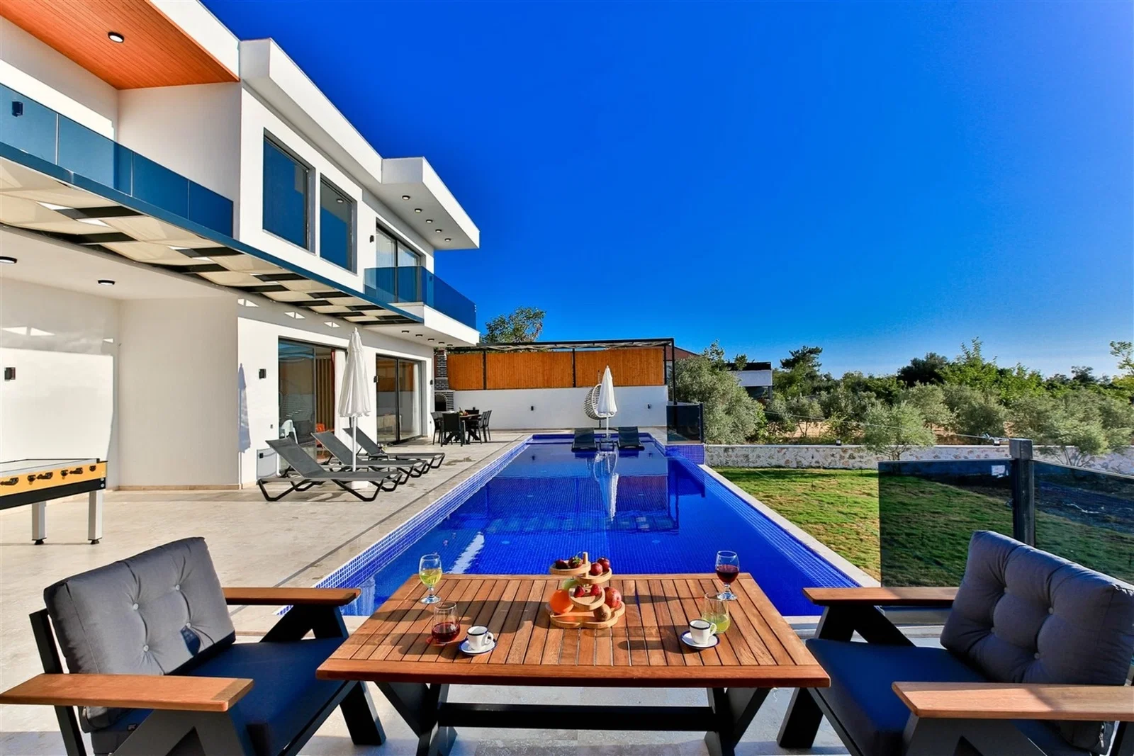 Üzümlü’de Huzurlu, Korunaklı Havuzlu, 6 Kişilik, Ekonomik Villa