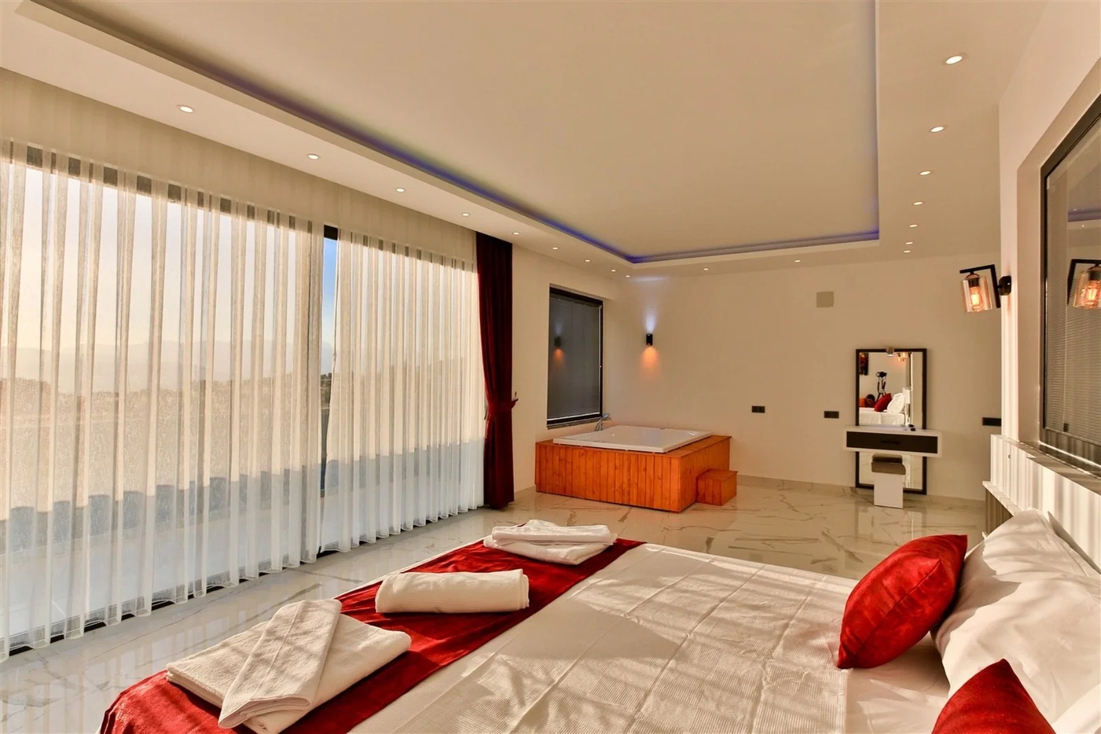 Üzümlü’de Huzurlu, Korunaklı Havuzlu, 6 Kişilik, Ekonomik Villa