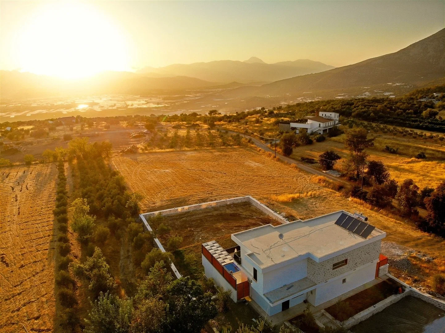 Üzümlü’de Huzurlu, Korunaklı Havuzlu, 6 Kişilik, Ekonomik Villa