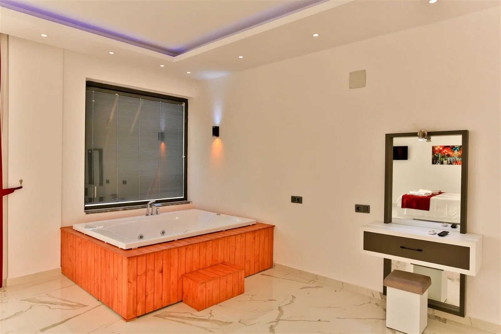 Üzümlü’de Huzurlu, Korunaklı Havuzlu, 6 Kişilik, Ekonomik Villa