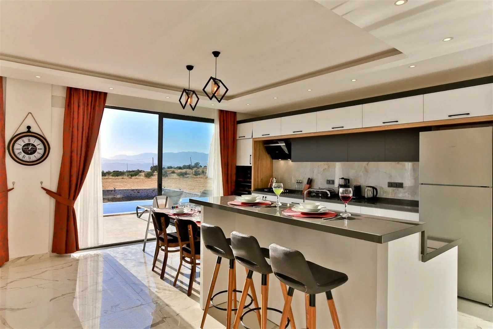 Üzümlü’de Huzurlu, Korunaklı Havuzlu, 6 Kişilik, Ekonomik Villa
