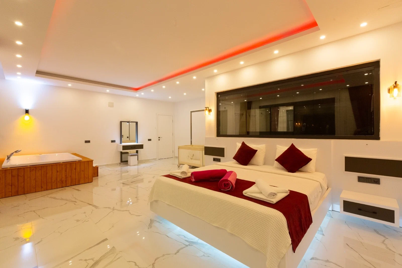 Üzümlü’de Huzurlu, Korunaklı Havuzlu, 6 Kişilik, Ekonomik Villa
