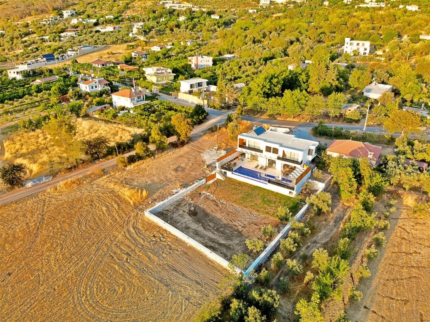 Üzümlü’de Huzurlu, Korunaklı Havuzlu, 6 Kişilik, Ekonomik Villa