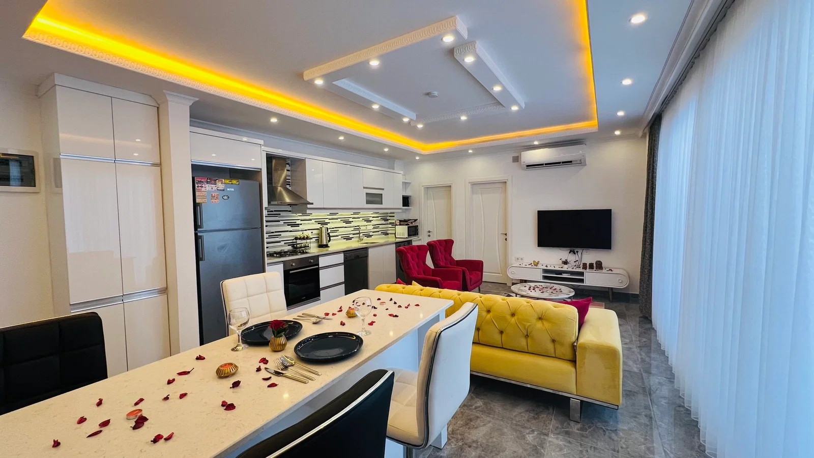 Üzümlü’de Balayı Çiftlerine Uygun, Korunaklı Havuzlu, 1 Yatak Odalı, Kiralık Villa