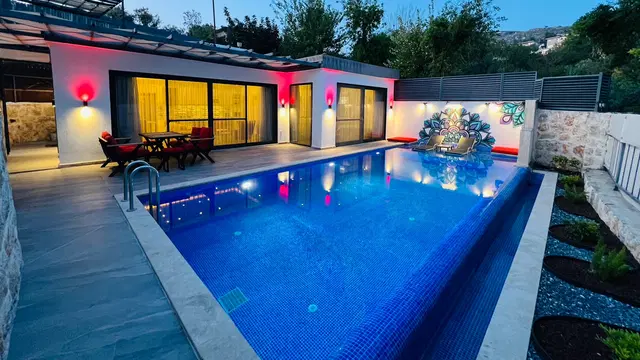 Üzümlü’de jakuzili kiralık villa, fotoğraf 2