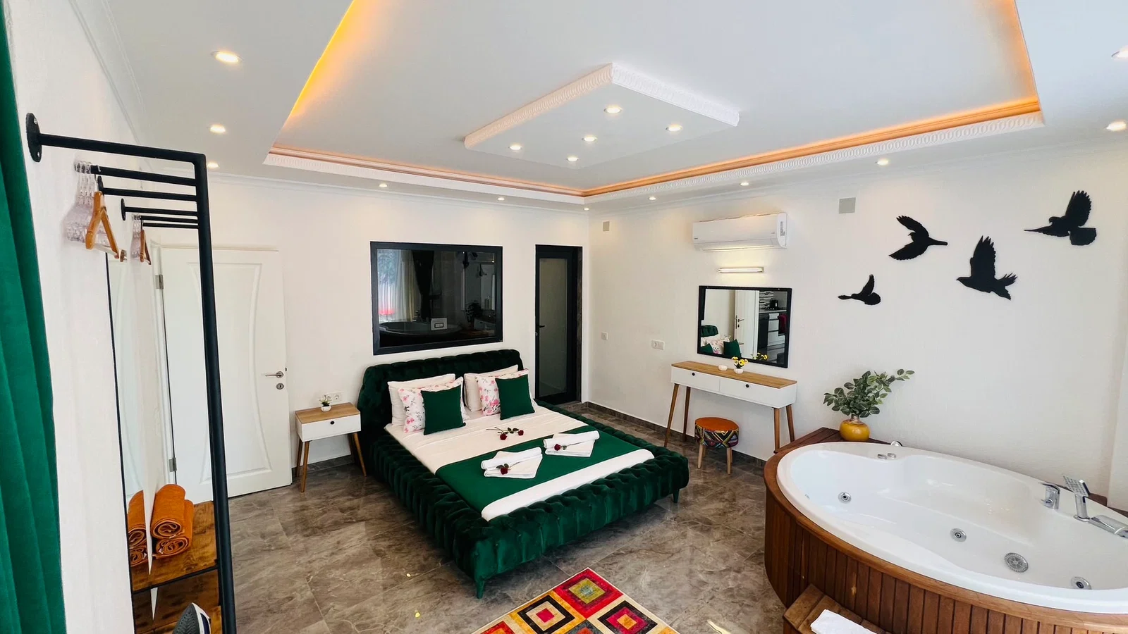 Üzümlü’de Balayı Çiftlerine Uygun, Korunaklı Havuzlu, 1 Yatak Odalı, Kiralık Villa