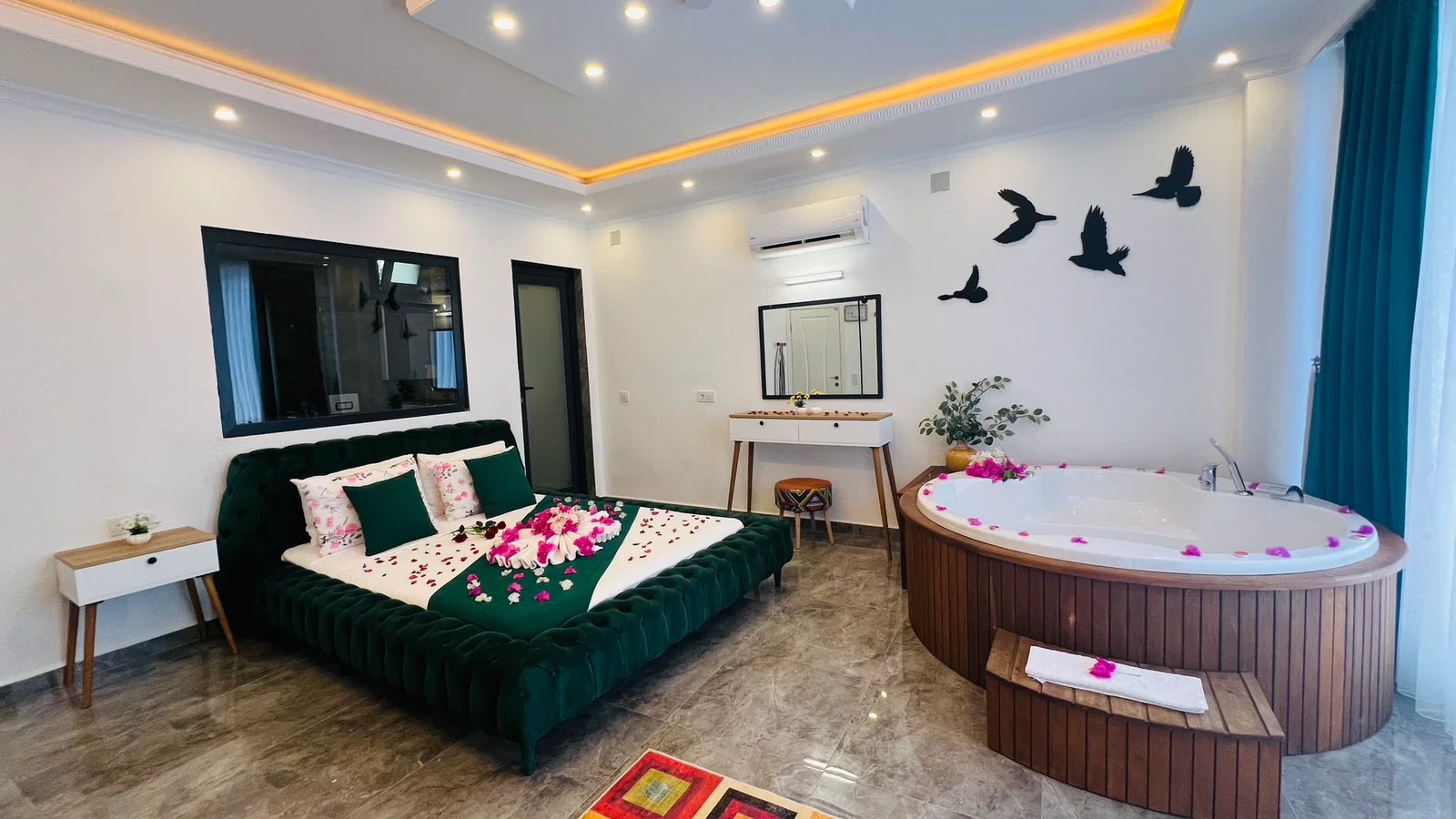 Üzümlü’de Balayı Çiftlerine Uygun, Korunaklı Havuzlu, 1 Yatak Odalı, Kiralık Villa
