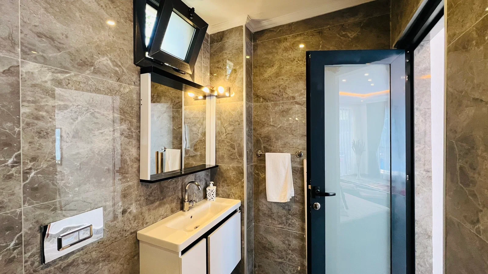 Üzümlü’de Balayı Çiftlerine Uygun, Korunaklı Havuzlu, 1 Yatak Odalı, Kiralık Villa