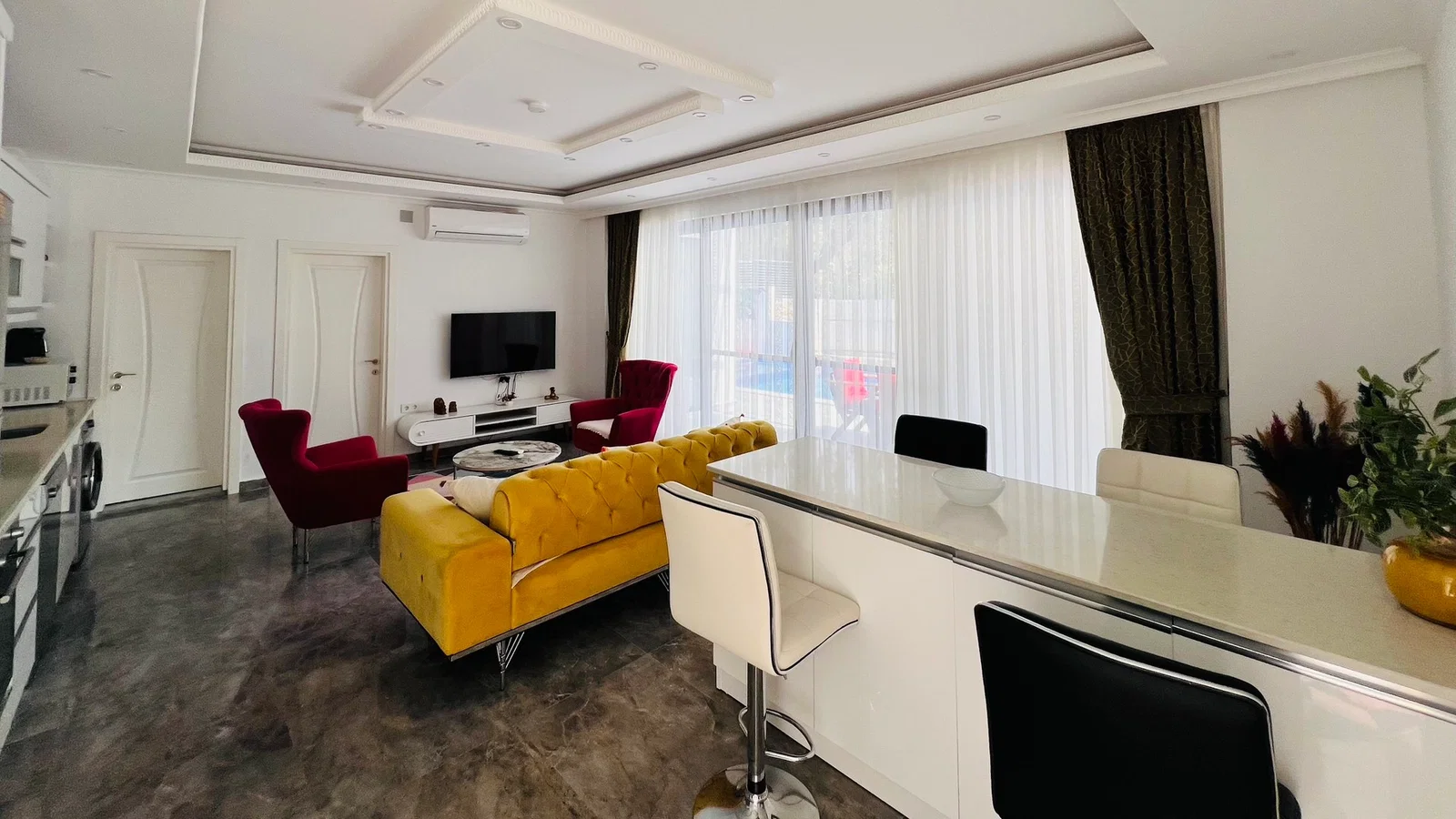 Üzümlü’de Balayı Çiftlerine Uygun, Korunaklı Havuzlu, 1 Yatak Odalı, Kiralık Villa