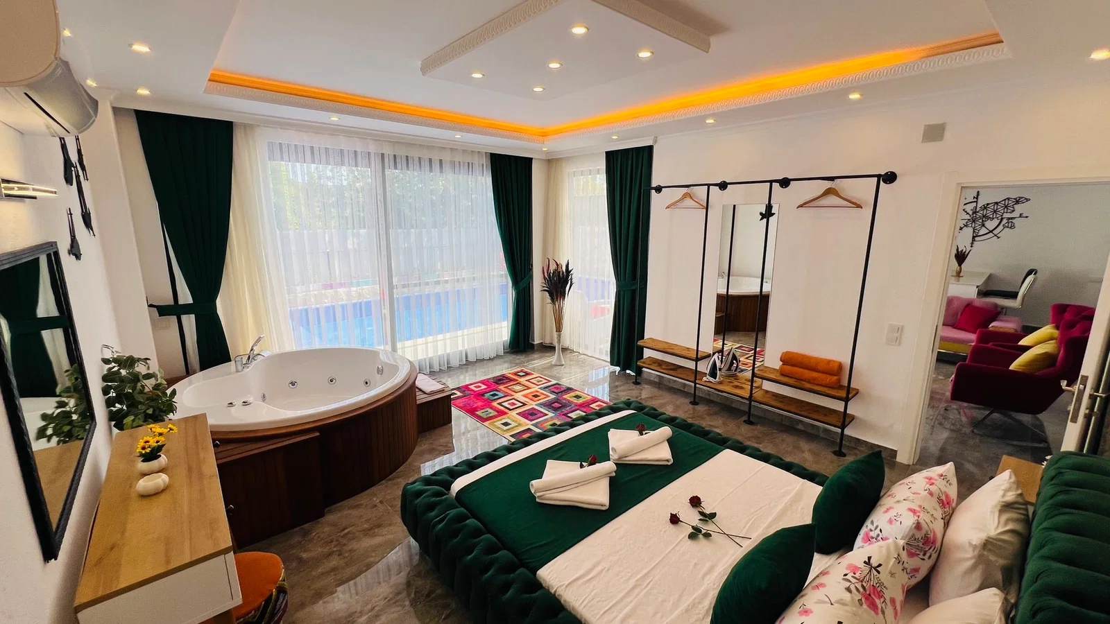 Üzümlü’de Balayı Çiftlerine Uygun, Korunaklı Havuzlu, 1 Yatak Odalı, Kiralık Villa