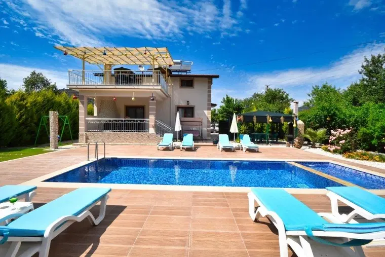 7 Kişilik Çocuk Havuzlu Kiralık Villa, Fethiye’de Korunaklı