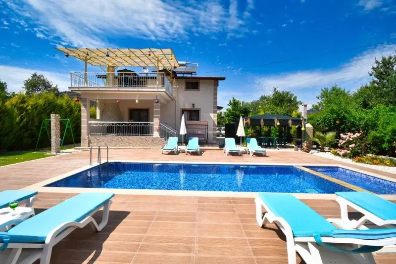 Fethiye’de korunaklı havuzlu kiralık villa