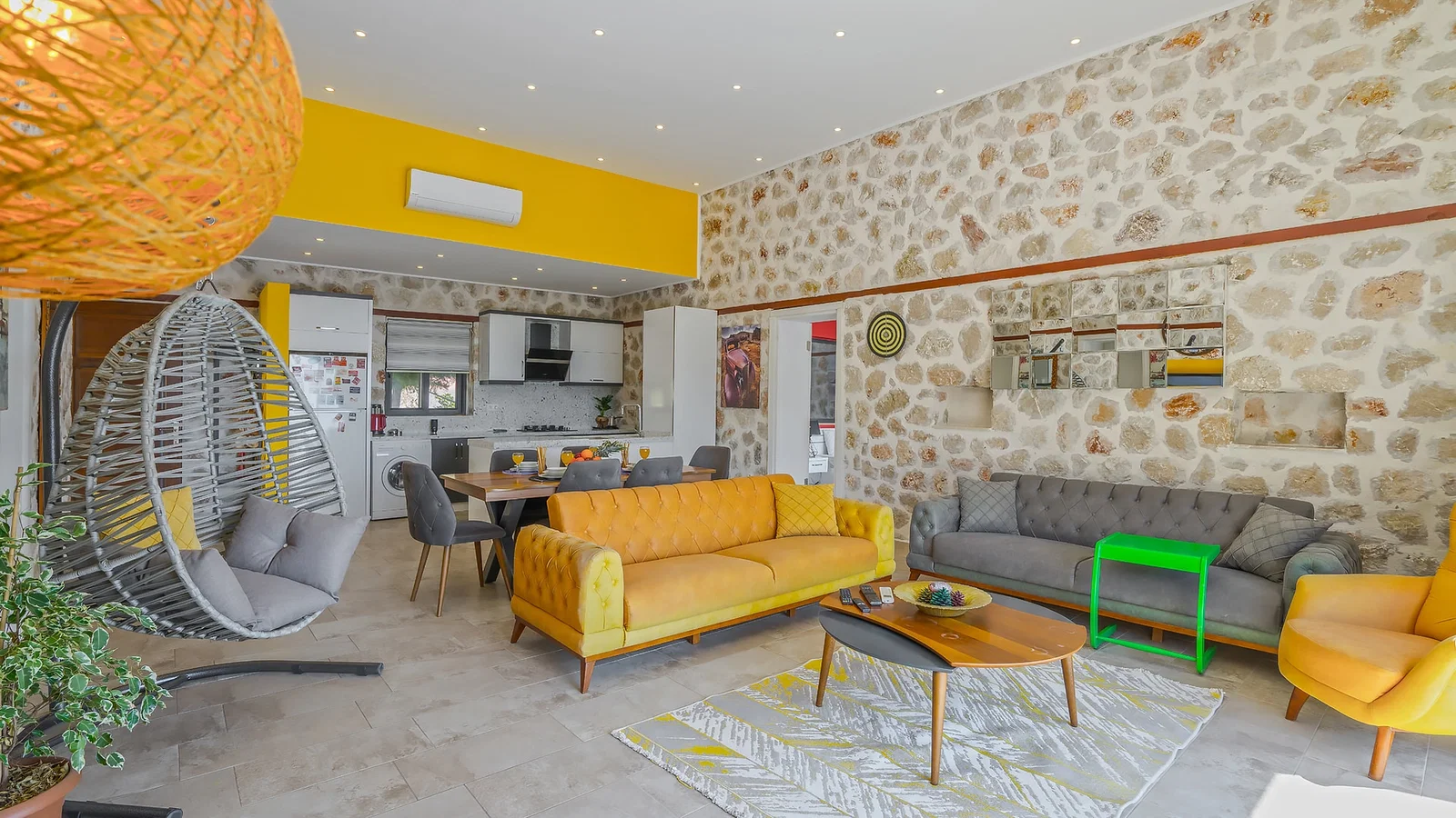 İslamlar’da Deniz Manzaralı, Korunaklı Havuzlu, 5 Kişilik, Kiralık Villa