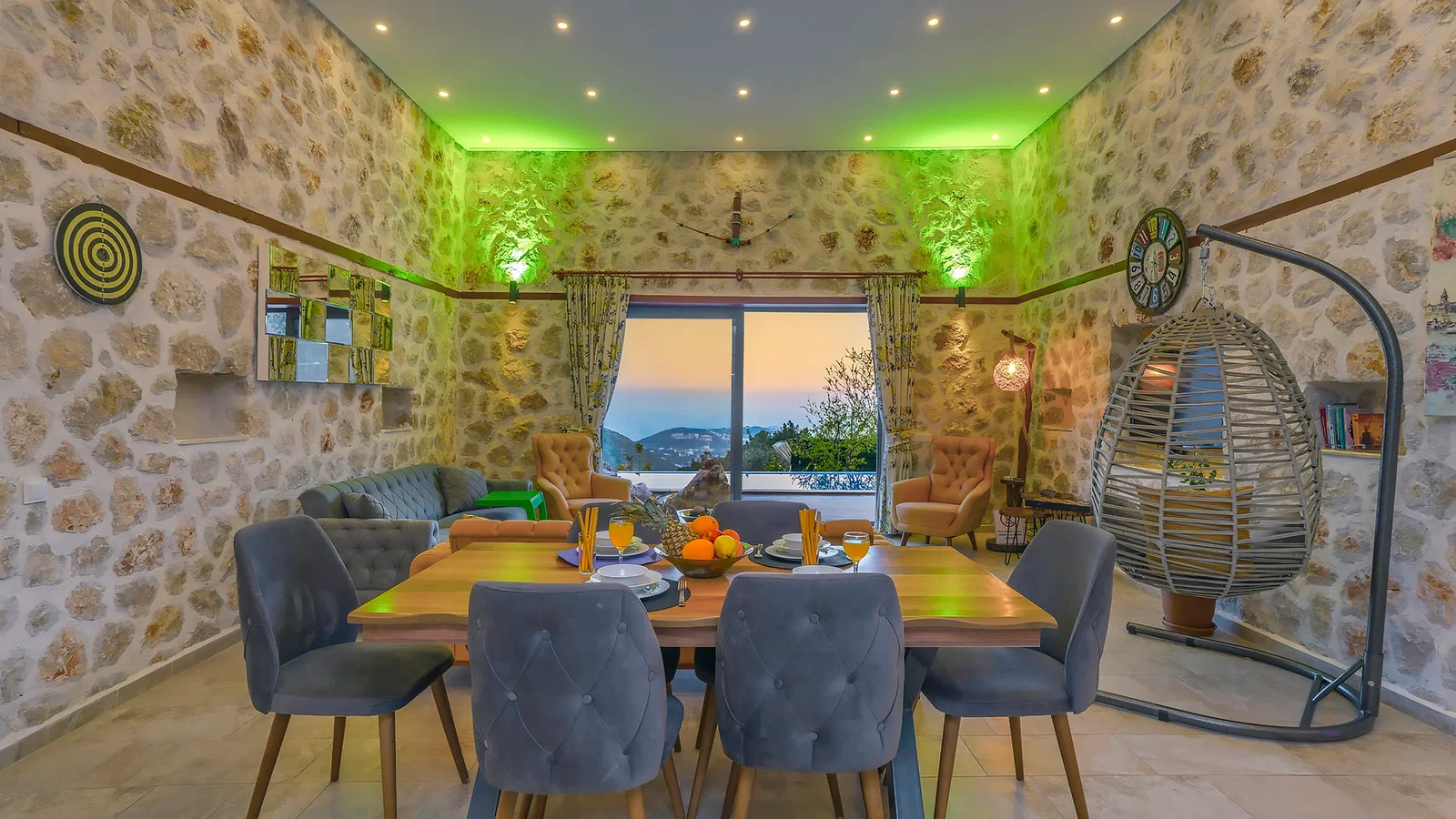 İslamlar’da Deniz Manzaralı, Korunaklı Havuzlu, 5 Kişilik, Kiralık Villa
