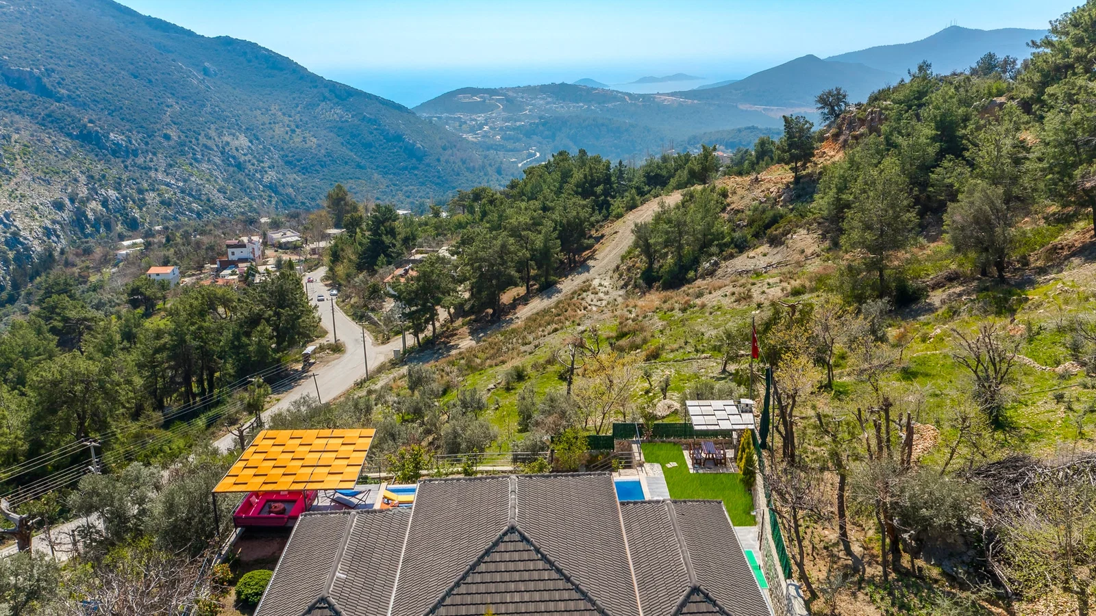 İslamlar’da Deniz Manzaralı, Korunaklı Havuzlu, 5 Kişilik, Kiralık Villa