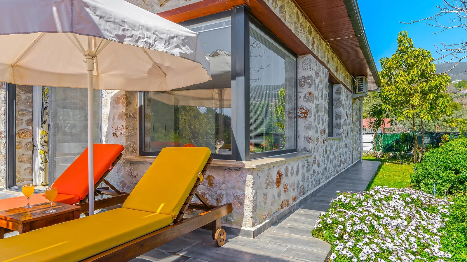 İslamlar’da Deniz Manzaralı, Korunaklı Havuzlu, 5 Kişilik, Kiralık Villa