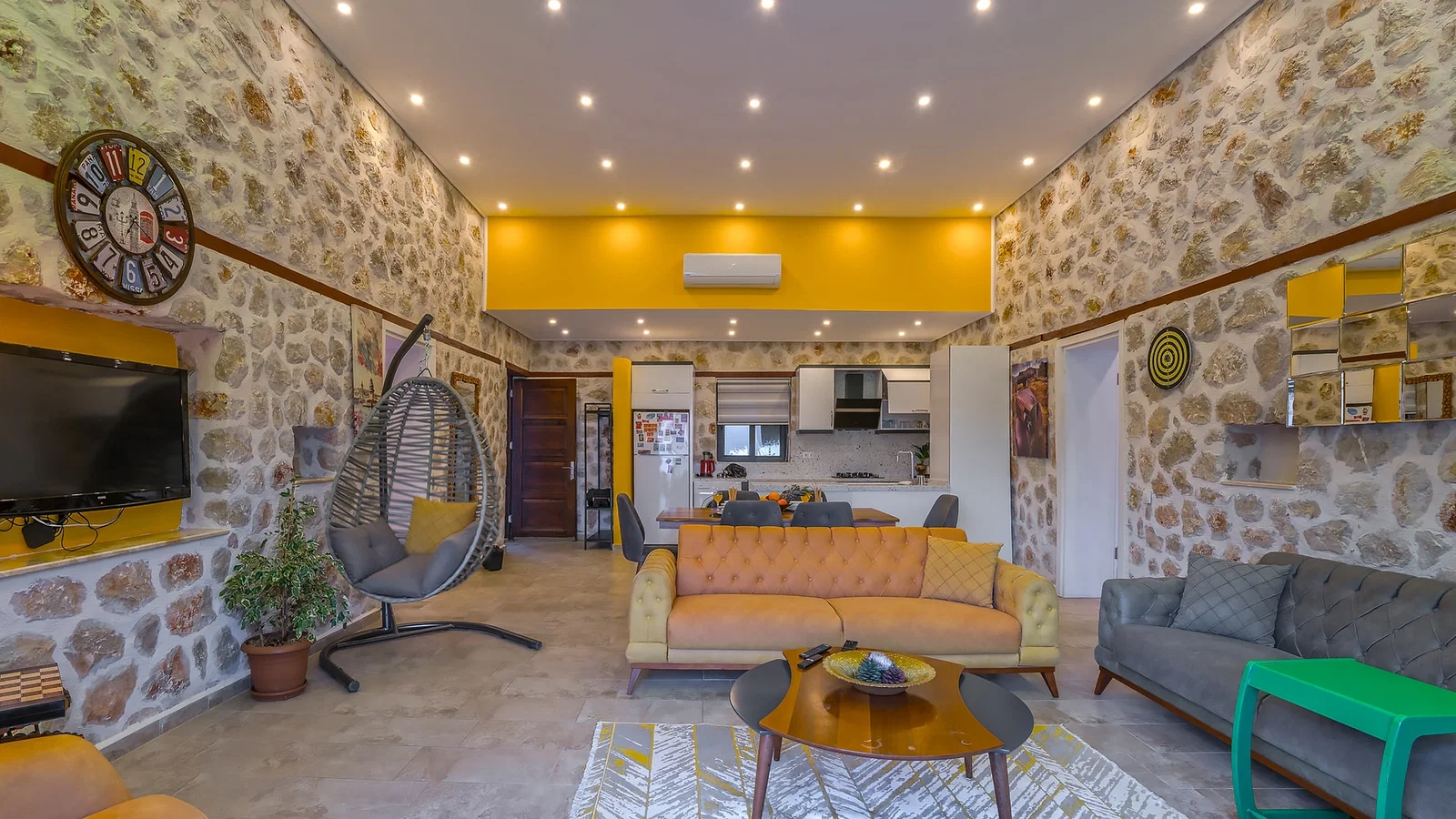 İslamlar’da Deniz Manzaralı, Korunaklı Havuzlu, 5 Kişilik, Kiralık Villa