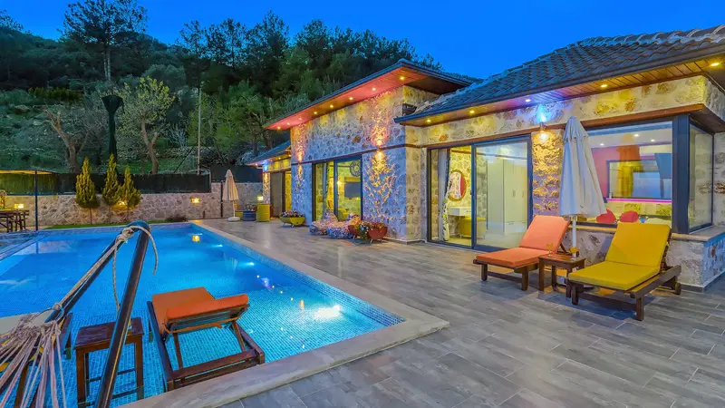 İslamlar’da korunaklı havuzlu kiralık villa