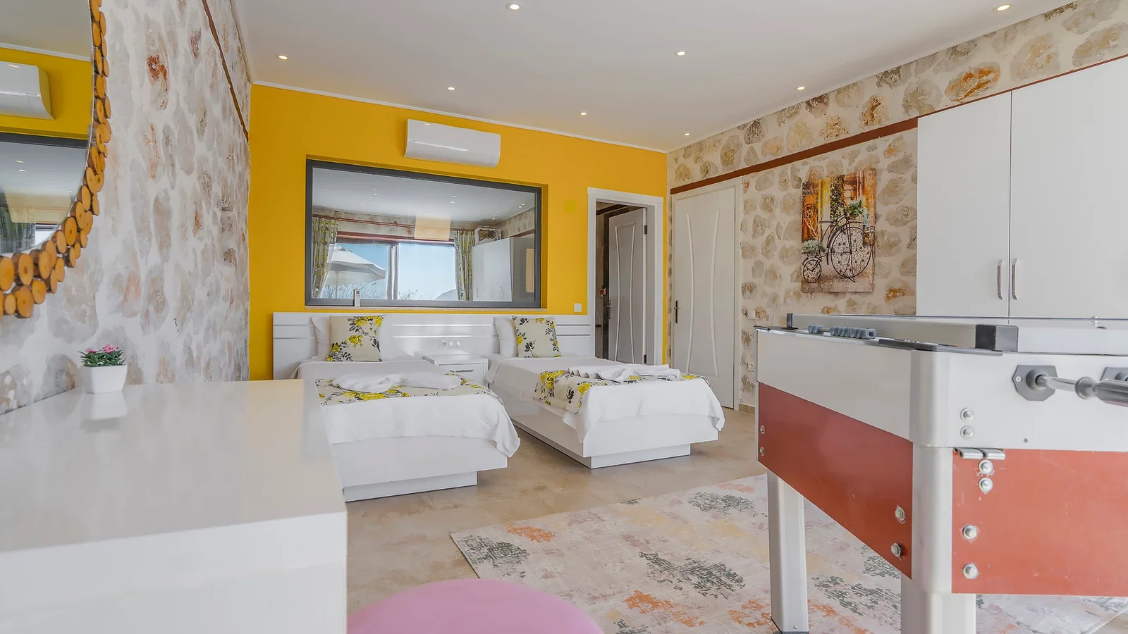 İslamlar’da Deniz Manzaralı, Korunaklı Havuzlu, 5 Kişilik, Kiralık Villa