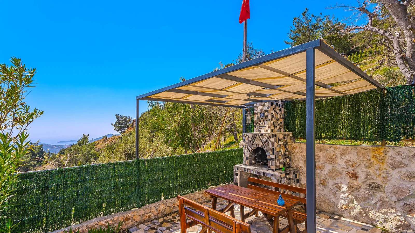 İslamlar’da Deniz Manzaralı, Korunaklı Havuzlu, 5 Kişilik, Kiralık Villa