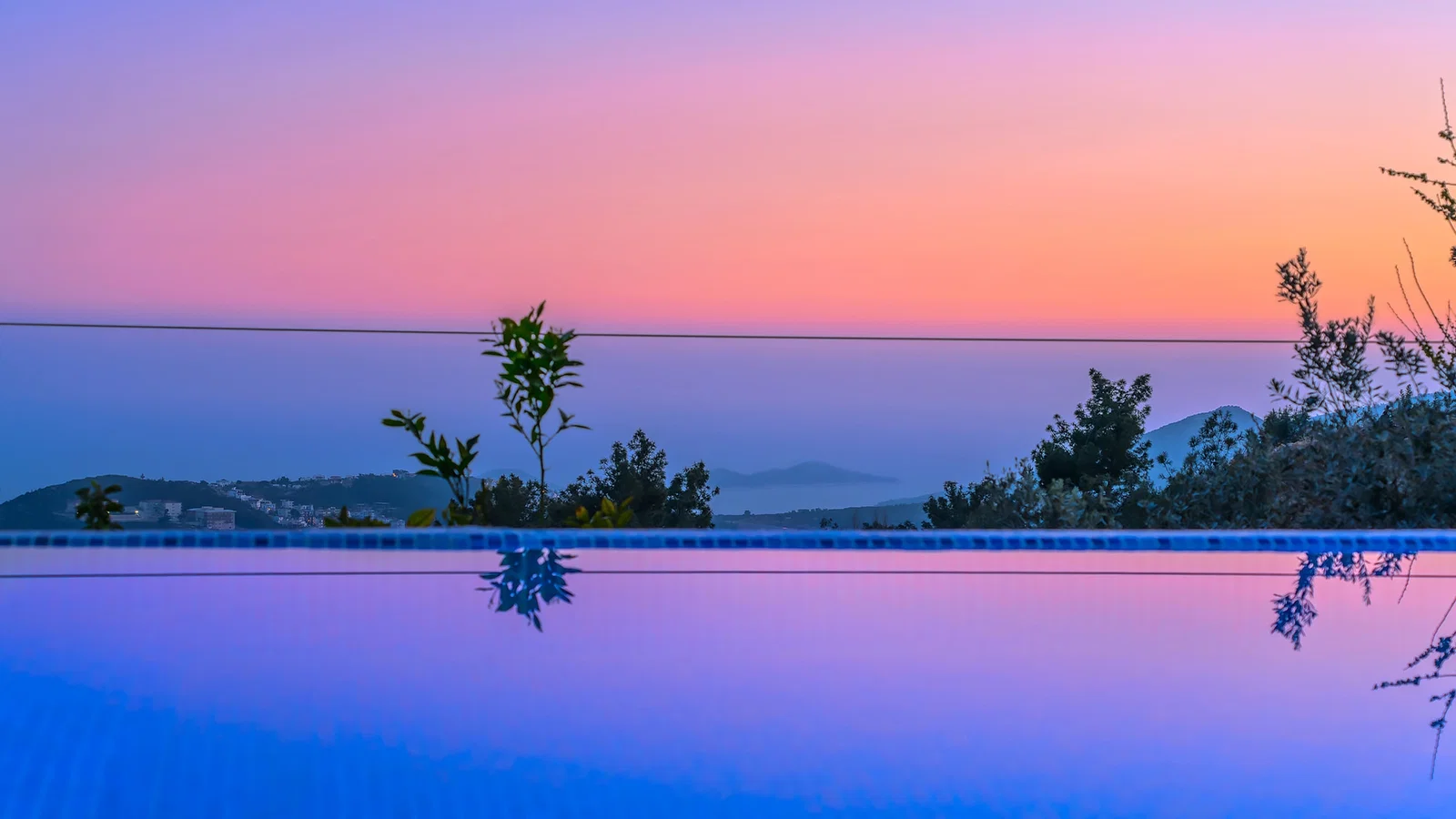 İslamlar’da Deniz Manzaralı, Korunaklı Havuzlu, 5 Kişilik, Kiralık Villa