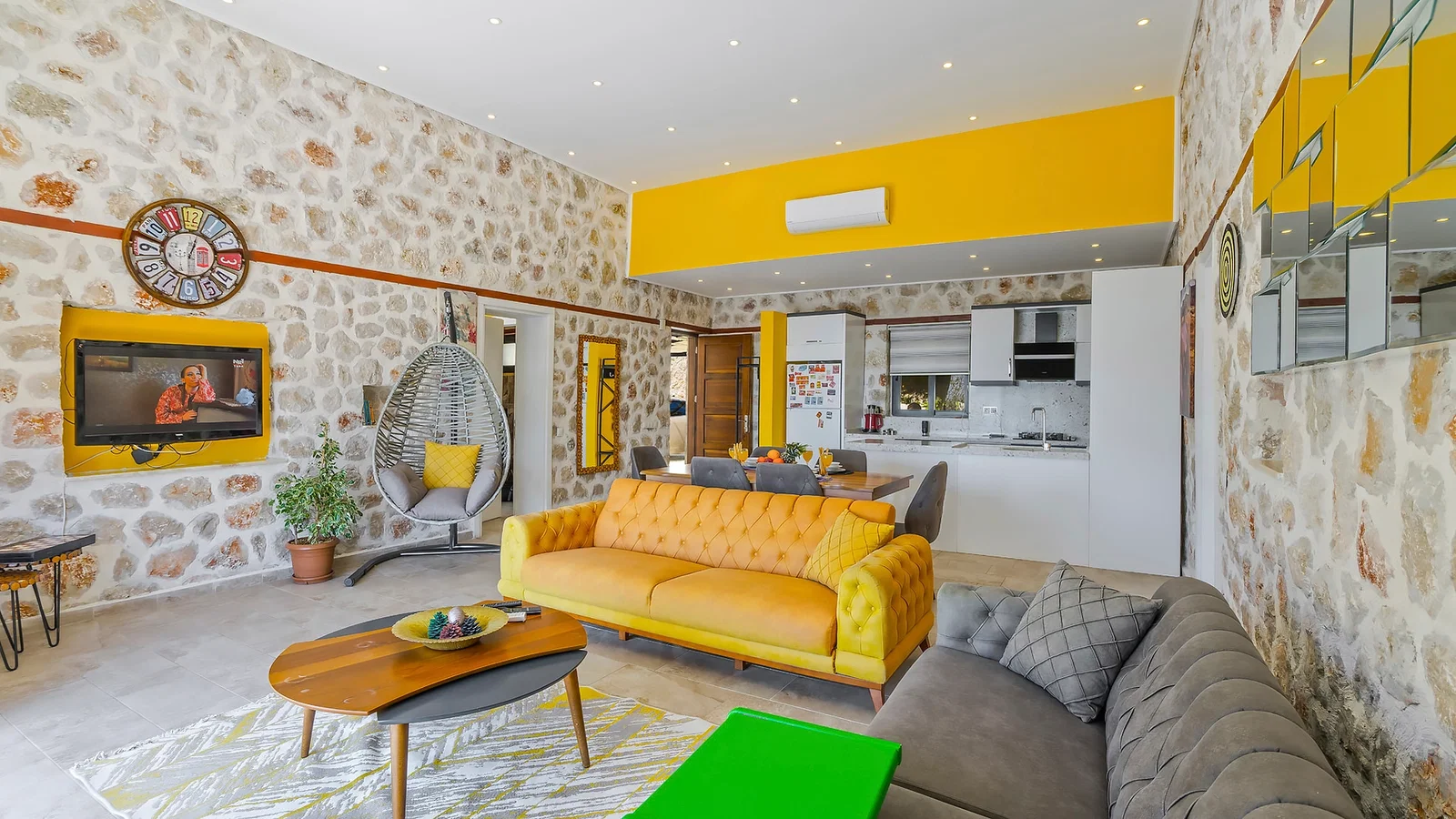 İslamlar’da Deniz Manzaralı, Korunaklı Havuzlu, 5 Kişilik, Kiralık Villa