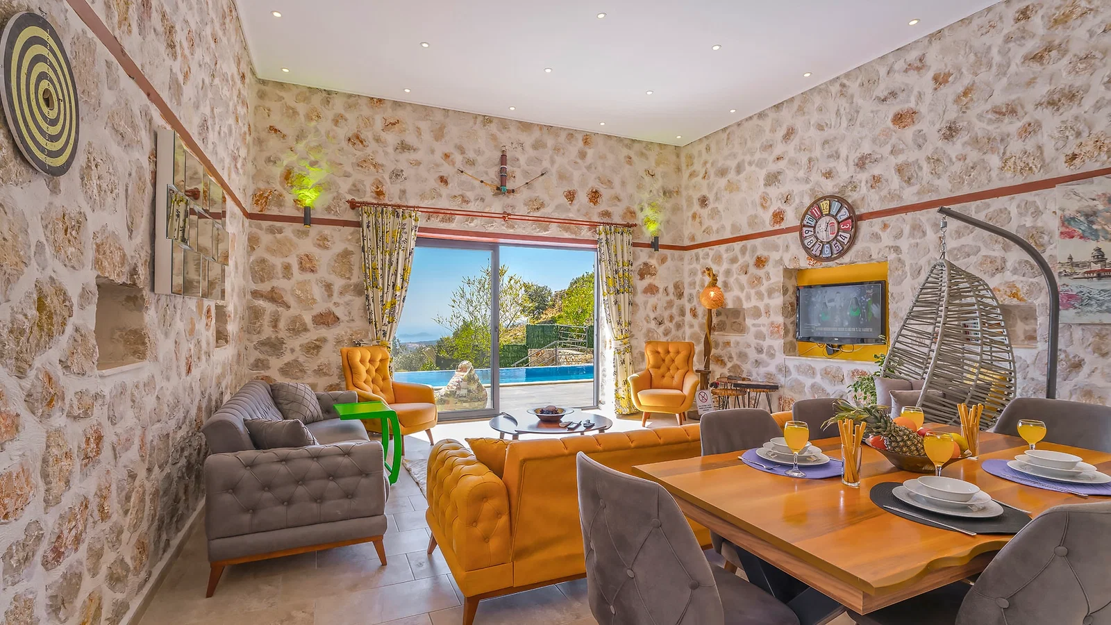 İslamlar’da Deniz Manzaralı, Korunaklı Havuzlu, 5 Kişilik, Kiralık Villa