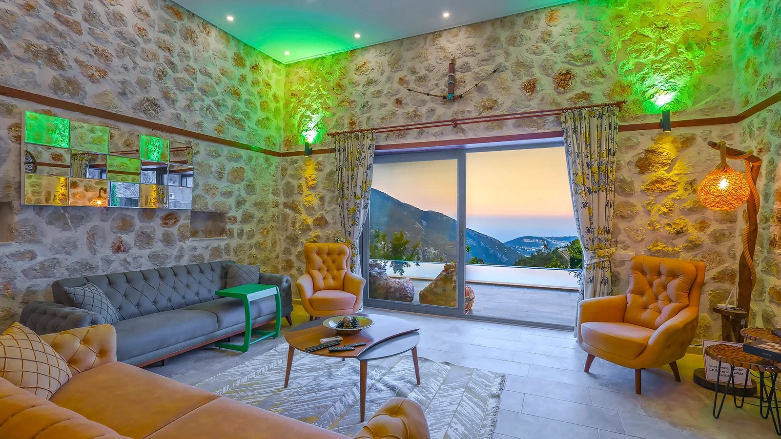 İslamlar’da Deniz Manzaralı, Korunaklı Havuzlu, 5 Kişilik, Kiralık Villa