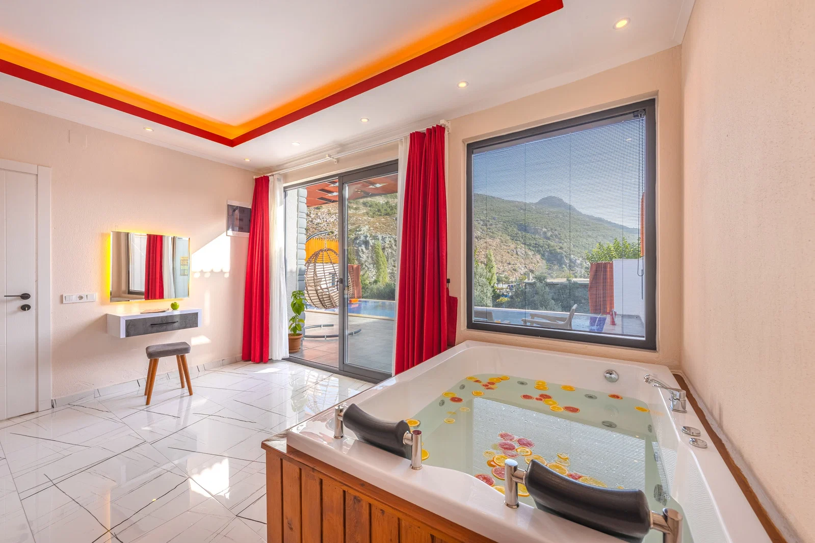 İslamlar’da Balayı Çiftlerine Uygun, Korunaklı Havuzlu, 1 Yatak Odalı, Kiralık Villa