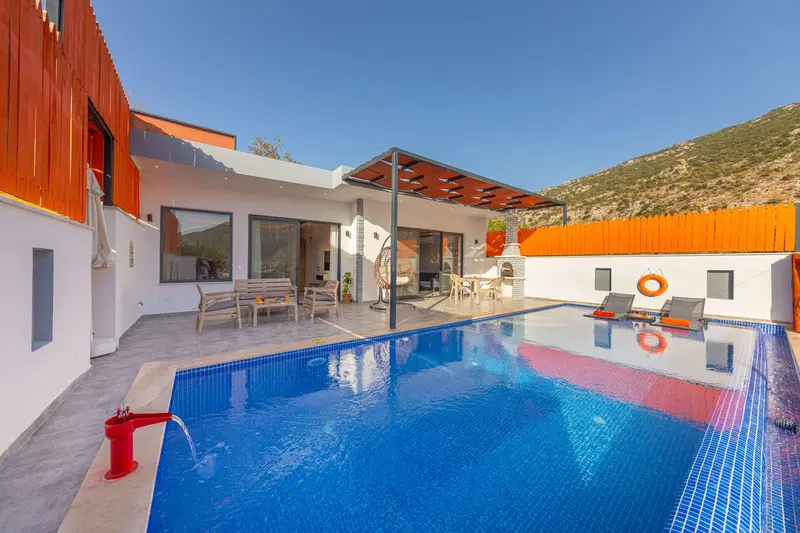 İslamlar’da korunaklı havuzlu kiralık villa