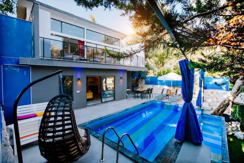 İslamlar’da korunaklı havuzlu kiralık villa