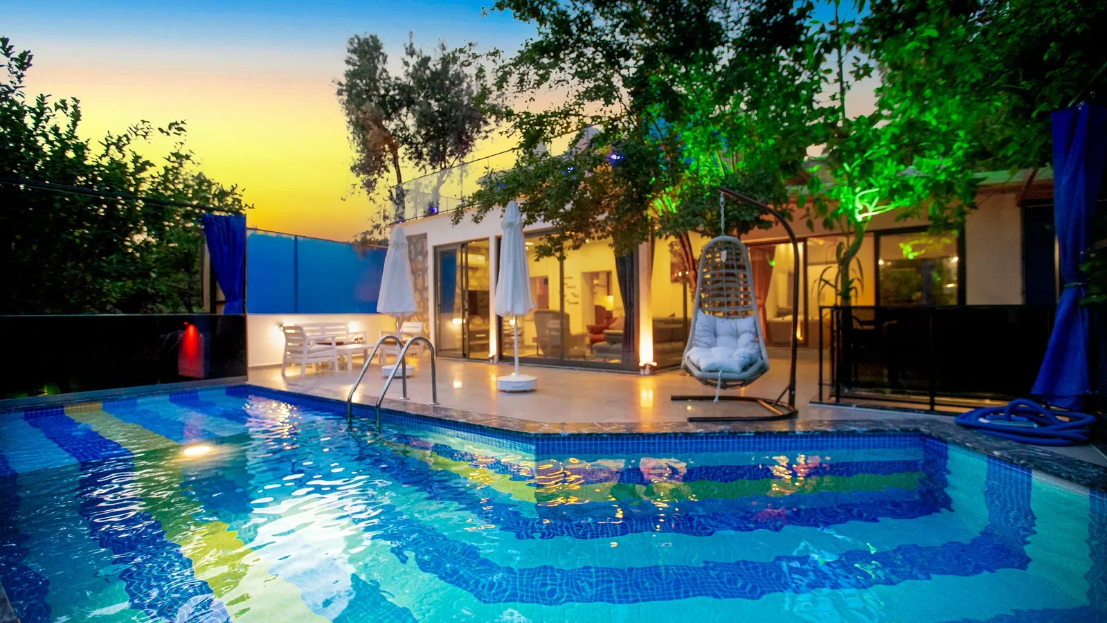 İslamlar’da korunaklı havuzlu kiralık villa