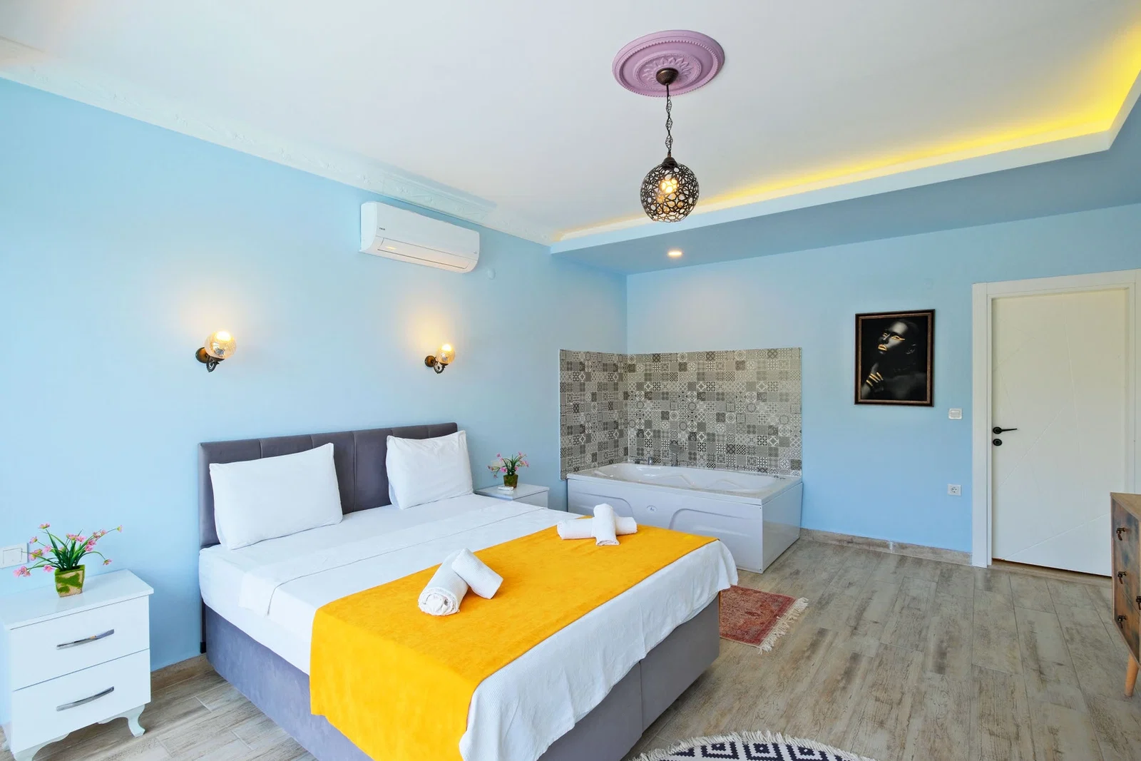 Fethiye’de Korunaklı, Çocuk Havuzlu, Jakuzili, Kiralık Villa