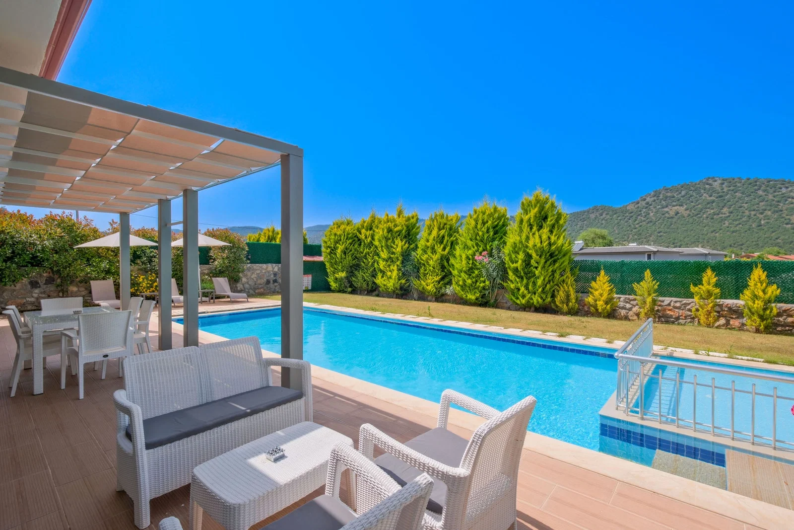 Fethiye’de Korunaklı, Çocuk Havuzlu, Jakuzili, Kiralık Villa