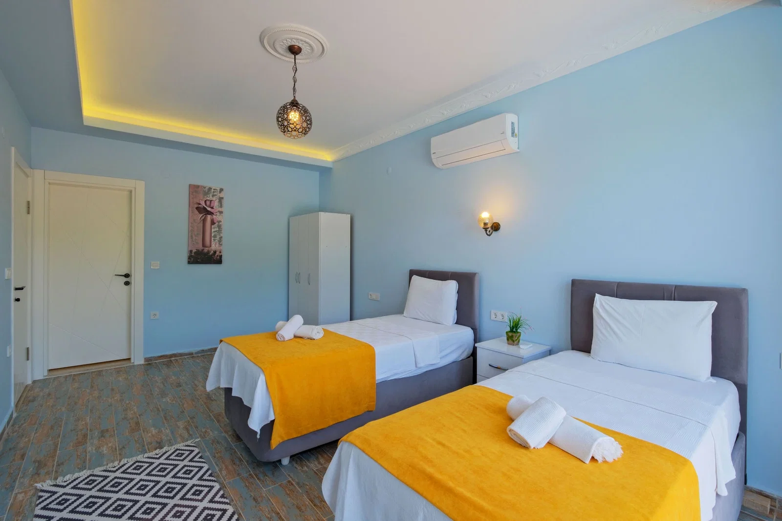 Fethiye’de Korunaklı, Çocuk Havuzlu, Jakuzili, Kiralık Villa