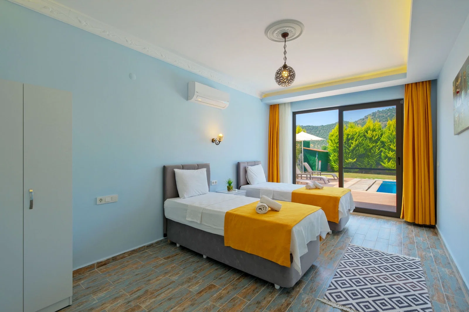 Fethiye’de Korunaklı, Çocuk Havuzlu, Jakuzili, Kiralık Villa