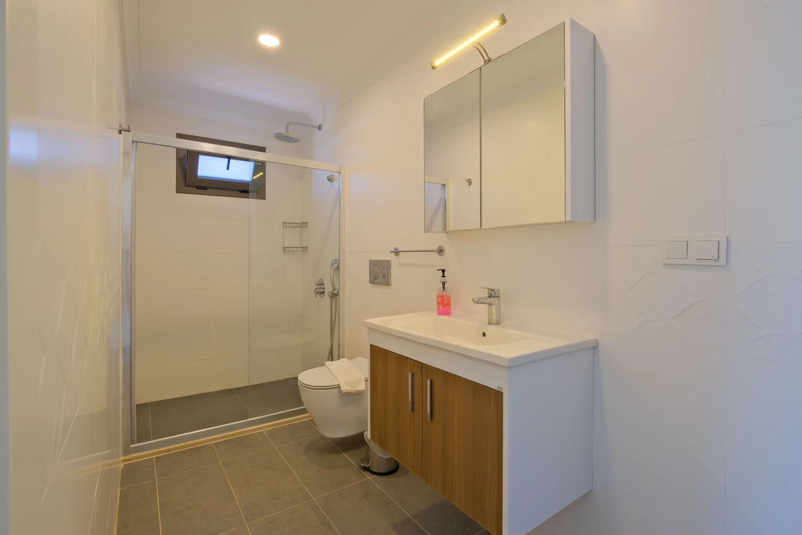 Fethiye’de Korunaklı, Çocuk Havuzlu, Jakuzili, Kiralık Villa