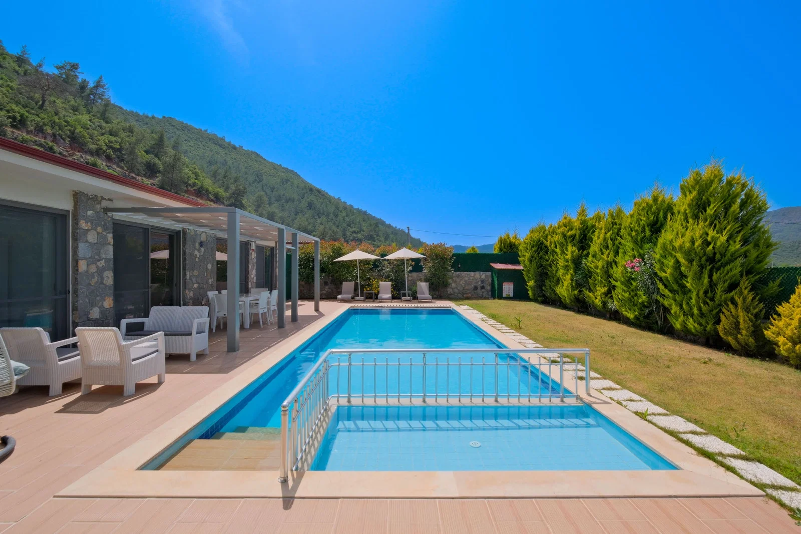 Fethiye’de Korunaklı, Çocuk Havuzlu, Jakuzili, Kiralık Villa